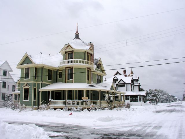 Williams Cottage, Beach Avenue
